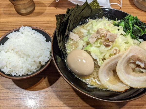 「ベジタブル家系&マックス1010円」@横浜家系ラーメン 壱角家 新宿3丁目店の写真