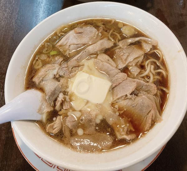 「中華そば 800円 + バター 70円」@末廣ラーメン本舗 秋田駅前分店の写真