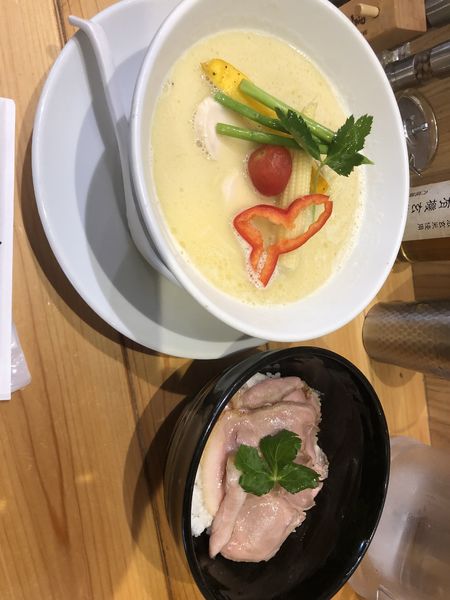 「濃厚鶏sobaと炙りチャーシューご飯」@銀座 篝 アトレ浦和店の写真