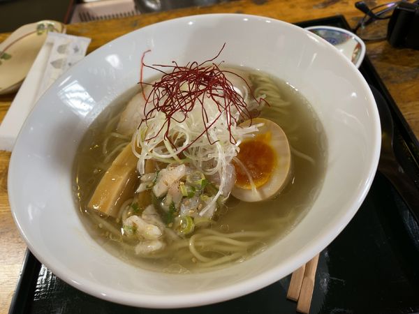 「旬魚ラーメン(真鯛)+マグロの握り 1000円」@伝九郎の写真