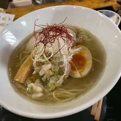 旬魚ラーメン（真鯛）+マグロの握り 1000円