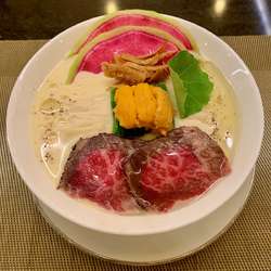 【期間・数量限定】白トリュフ香る薩摩黒牛ザブトンと生雲丹をのせた冷たいトウモロコシのらぁ麺