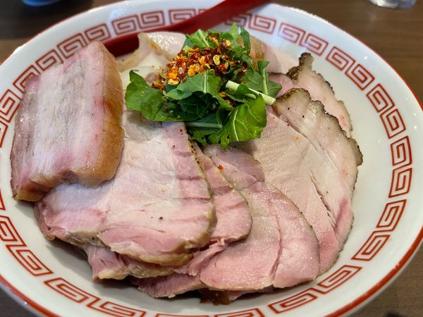 「炭火香るまぜそば」@自家製麺と自然派食材 晴耕雨読の写真