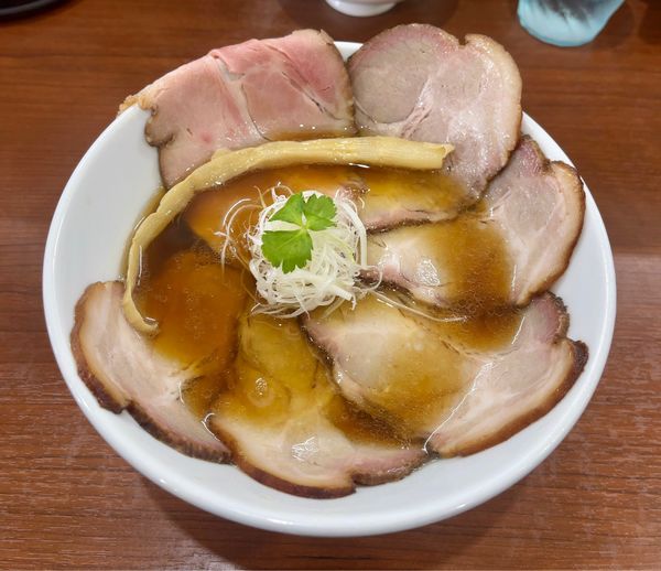 「魚介しょうゆ並+吊るし焼きチャーシュー４枚（1240円）」@麺処うきとみの写真