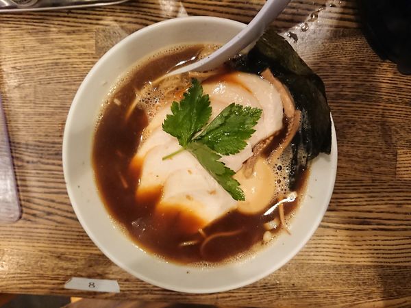 「特製烏賊干し鶏白湯醤油そば」@新橋 纏の写真