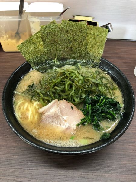 「茎わかめラーメン(中) 1050円」@川崎家 榎町店の写真