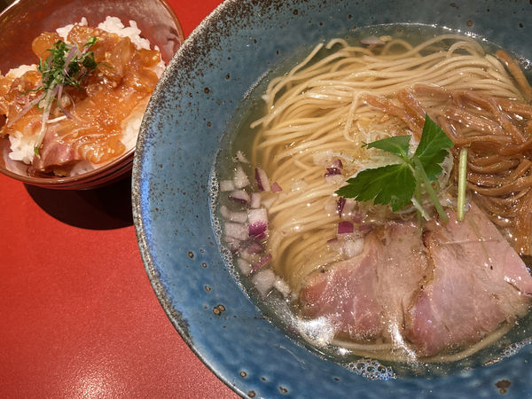 「純煮干しらーめん(白)＋鯛の漬け丼」@麺庭つむぎの写真