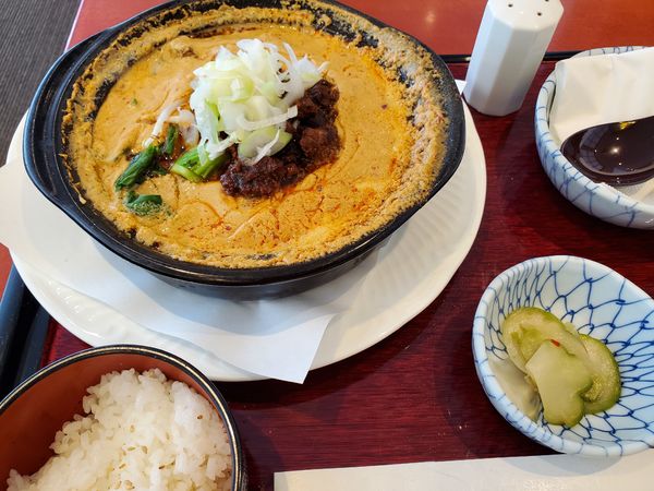 「土鍋煮込み担担麺・小ライス」@麻布茶房 ラスカ平塚店の写真