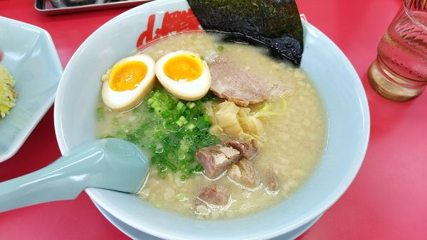 「プレミアム塩とんこつ　コロチャーシュートッピング」@山岡家 松本店の写真