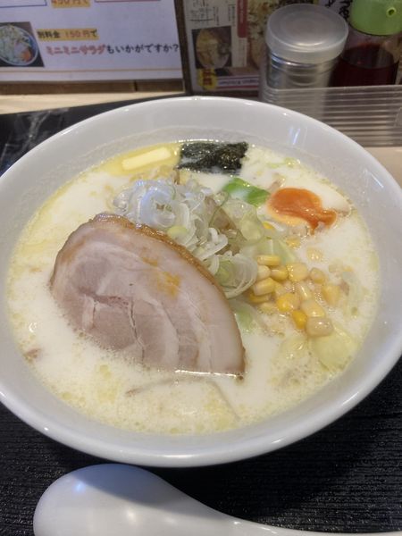 「牛乳ラーメン」@麺家 Dragon Kitchenの写真
