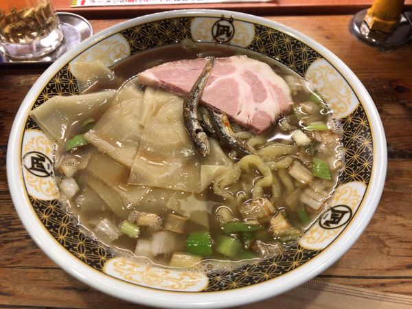 「すごい煮干しラーメン中盛(醤油普通濃い多い0辛) 900円」@ラーメン凪 大宮店の写真