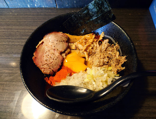 「カレーまぜそば+ほぐし豚+メンマ+辛5」@つけ麺 陽の写真