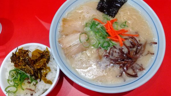 「本場博多ラーメン（￥650）」@本場博多ラーメン せまかっちゃん 神田店の写真
