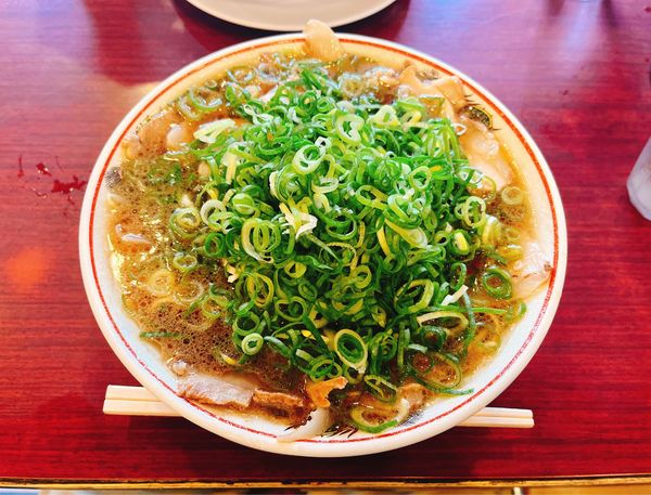 「特製ラーメン 麺硬め ネギ多め」@本家第一旭 たかばし本店の写真
