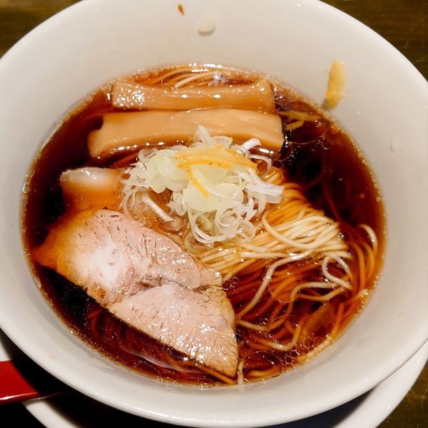 「柚子油と煮干しのらーめん（醤油）800円」@麺屋 食べいろの写真