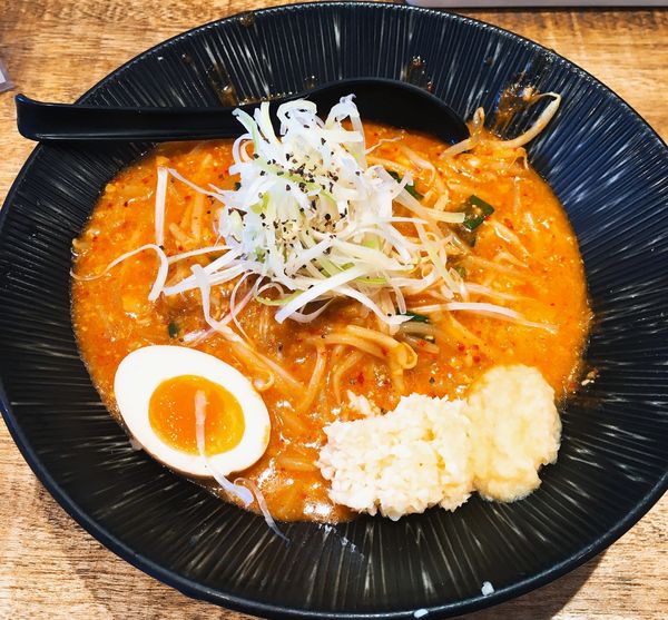 「辛味噌ラーメン少なめ(味玉サービス)ニンニク生姜＋小ライス」@大塚屋の写真