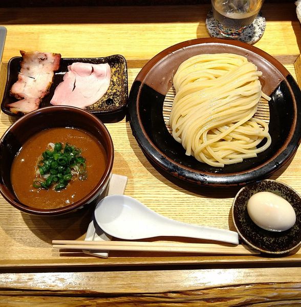 「つけめん(並) 1300円＋半熟味玉 200円」@中華蕎麦 とみ田の写真