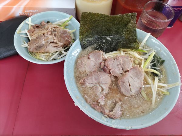 「ﾈｷﾞﾁｬｰｼｭｰﾒ+小ねぎﾁｬｰｼｭｰ丼（1170円）」@ラーメンショップ 牛久結束店の写真