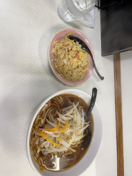 「ラーメン半チャーハンセット850円」@らーめん くまごろうの写真