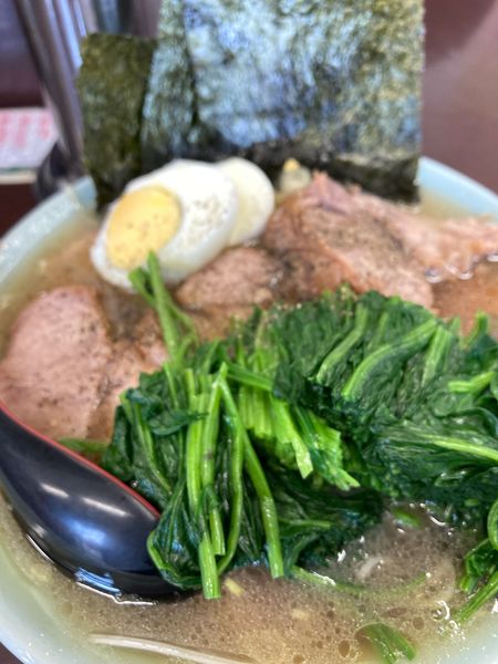 「チャーシューメン　ほうれん草増し（玉子は店主さんご厚意）」@ラーメンショップ 二ツ橋店の写真
