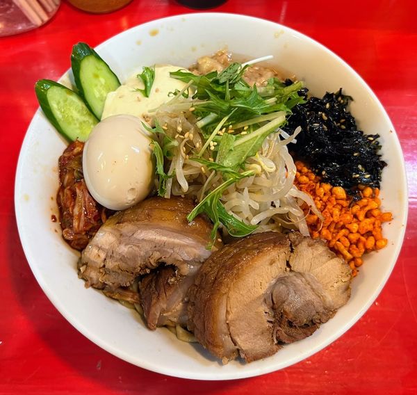 「（限定）鷹の目冷麺+豚玉」@鷹の目 大宮店の写真