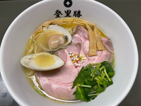 「桑名の地蛤　はまぐり塩らーめん+焼き鯖寿司」@らぁめん登里勝の写真