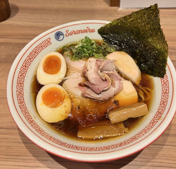 「特製淡麗醤油ラーメン」@ソラノイロ NIPPONの写真