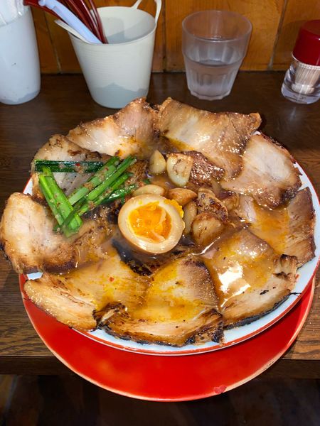 「焼豚ラーメン大盛肉盛りにんにく大辛¥1,300円」@焼豚ラーメン 三條の写真