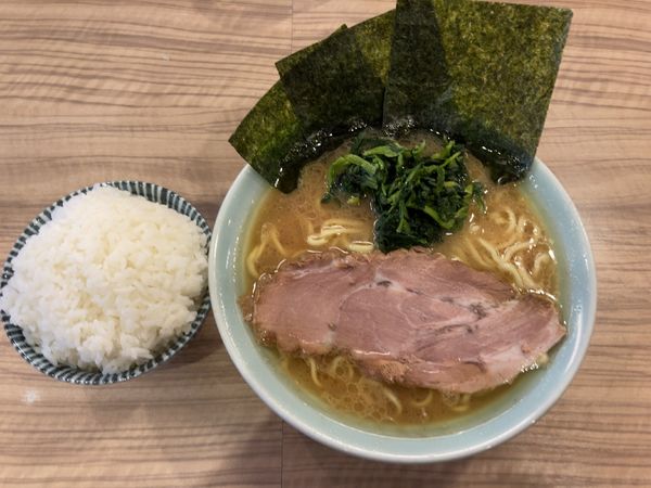 「ラーメン並　ライス」@ラーメン 清水家の写真