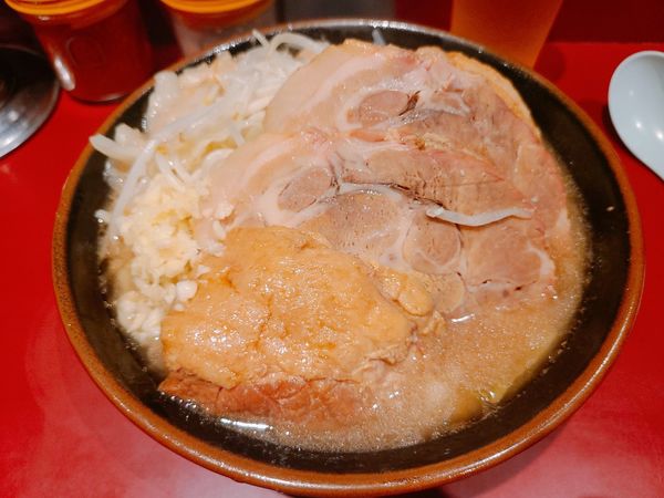 「豚入りラーメン」@ラーメン二郎 荻窪店の写真