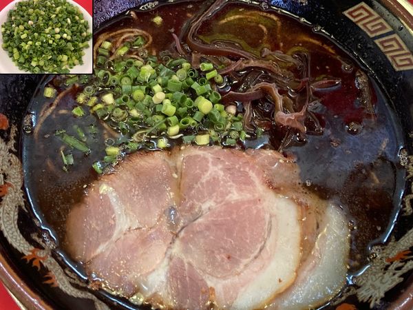 「黒ラーメン＋ネギ＋替え玉x2」@博多ラーメン ガツン 両国店の写真