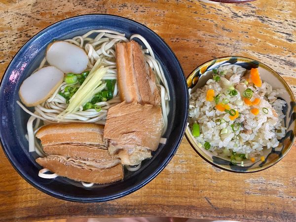 「首里そば大　炊き込みご飯」@首里そばの写真