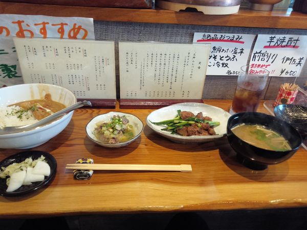 「レバニラ半分と自家製スタミナカレー　９９０円」@ここのつ 2号店の写真