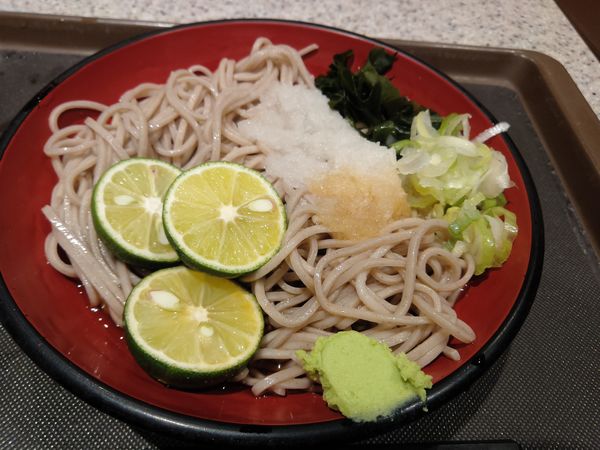 「すだちおろしそば５５０円」@名代 富士そば 北千住東口店の写真