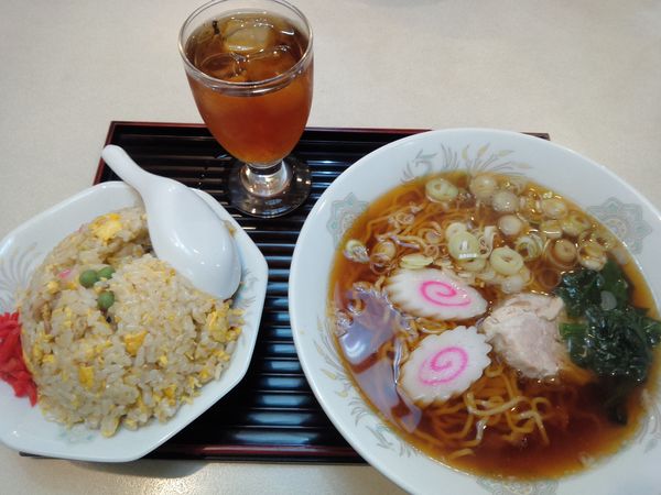「半チャーハンラーメンセット　９９０円」@川ばた 中華喫茶店の写真
