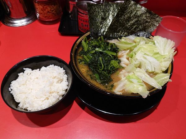 「ラーメン ほうれん草 キャベツ ライス」@環2家 川崎店の写真