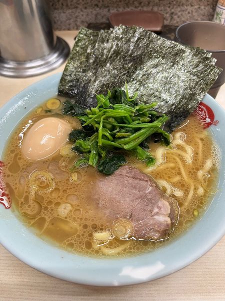 「ラーメン　海苔増し　味玉」@横浜ラーメン 町田家 町田本店の写真
