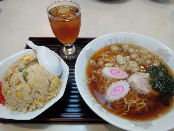 「半チャーハンラーメンセット 990円」@川ばた 中華喫茶店の写真