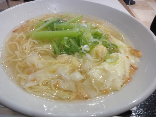 「海老ワンタン麺　６８２円」@東京餃子軒 千住ミルディス店の写真