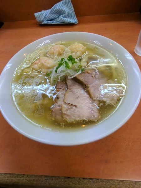 「海老ワンタンメン」@日陰の写真