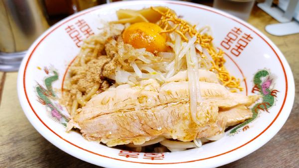 「油そば・大盛(ニンニクマヨネーズ以外全部)￥950」@とんトコ豚の写真