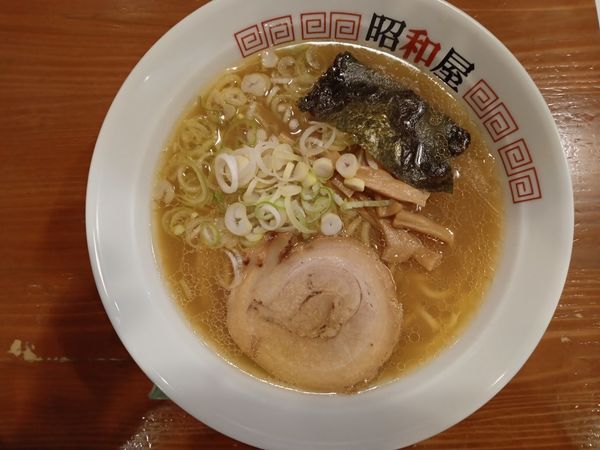 「醤油らーめん（あっさり）（太麺）」@昭和屋 扇町店の写真