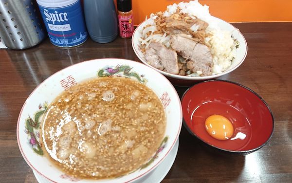 「つけそば(小)，玉ねぎ，生卵   980円」@らーめん漢道の写真