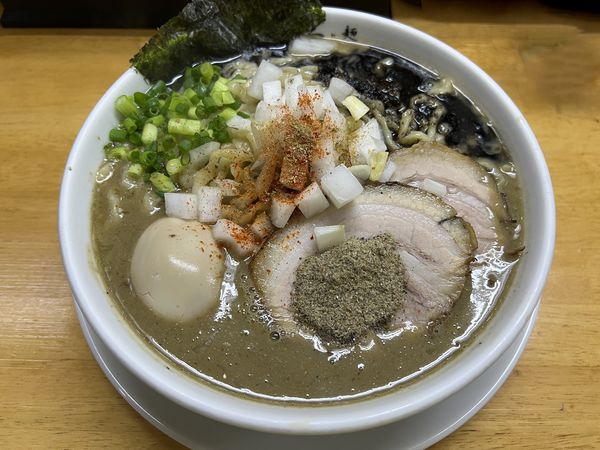 「限定・豚ニボ味噌1090円+マー油200円 +味玉100円」@麺屋 白神の写真