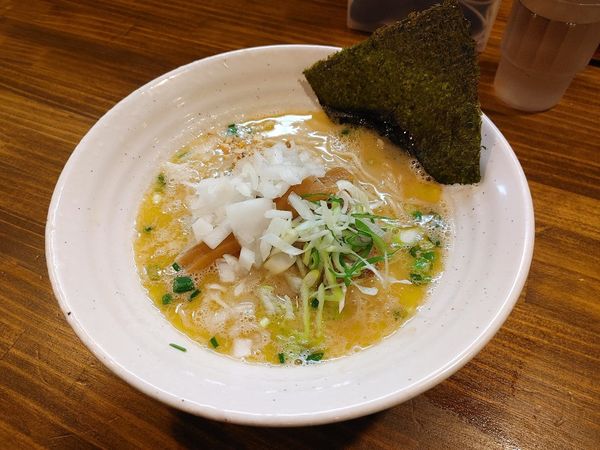 「白湯鶏塩ラーメン」@麺屋 くろまるの写真