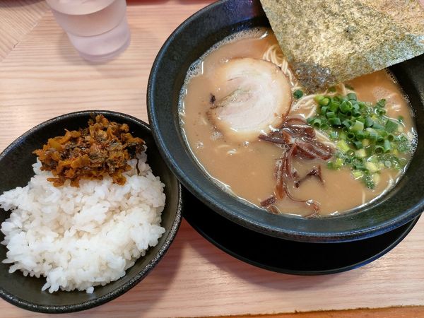 「ラーメン 720円 硬め」@九州とんこつらーめん ひらさわの写真