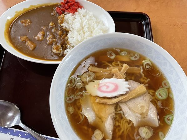 「ランチタイムセット（カレー＆ラーメン）880円」@肉よしの写真