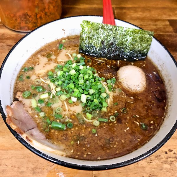 「黒博多ラーメン（味玉トッピング）」@博多ラーメン長浜や 上野店の写真