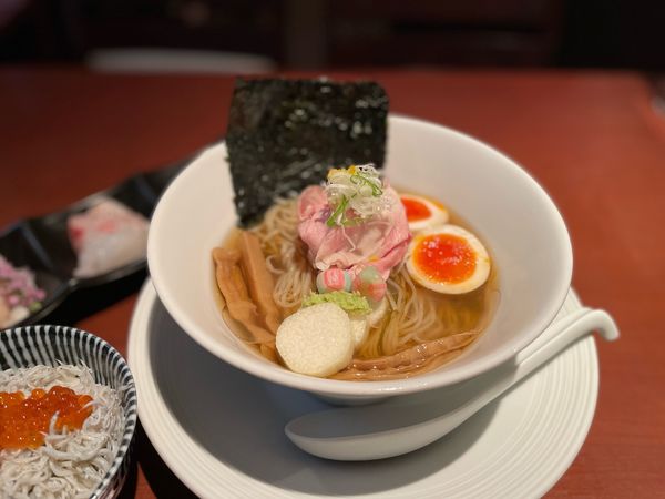 「【限定】冷やしらぁ麺（真昆布水×がごめ昆布水）¥1000」@酒肴場 屯の写真