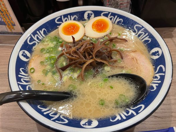 「全部のせラーメン」@博多らーめん ShinShin 福岡PARCO店の写真